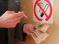 Половина кузбассовцев не поддерживают идею штрафовать курильщиков на работе